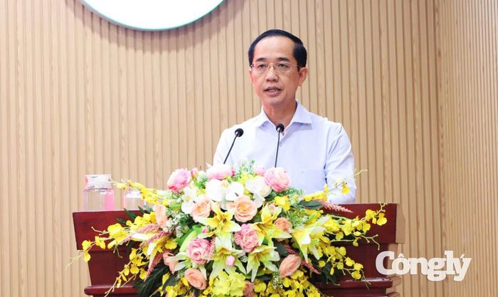 Ông Hồ Thanh Thủy, Phó Bí thư Tỉnh ủy, Chủ tịch Ủy ban MTTQ Việt Nam tỉnh Cà Mau phát biểu tại hội nghị