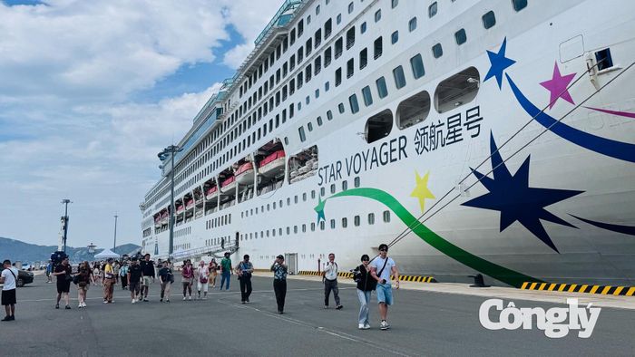 Việc ngày càng có nhiều tàu biển quốc tế lựa chọn Cảng quốc tế Cam Ranh làm điểm dừng chân được xem là tín hiệu tích cực đối với du lịch Khánh Hòa.