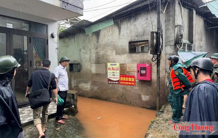 Lãnh đạo phường Hội Phú cùng lực lượng chức năng đã có mặt tại hiện trường để kiểm tra, nắm tình hình và triển khai các phương án ứng phó.