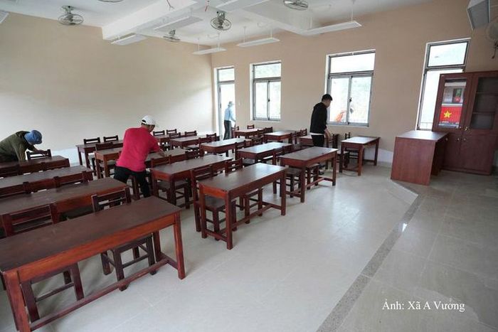 Trường Phổ thông Nội trú Tiểu học và THCS A Vương chuẩn bị cơ sở vật chất, trang thiết bị dạy học để sẵn sàng đón học sinh tựu trường vào chiều nay 4/9 và khai giảng 5/9.