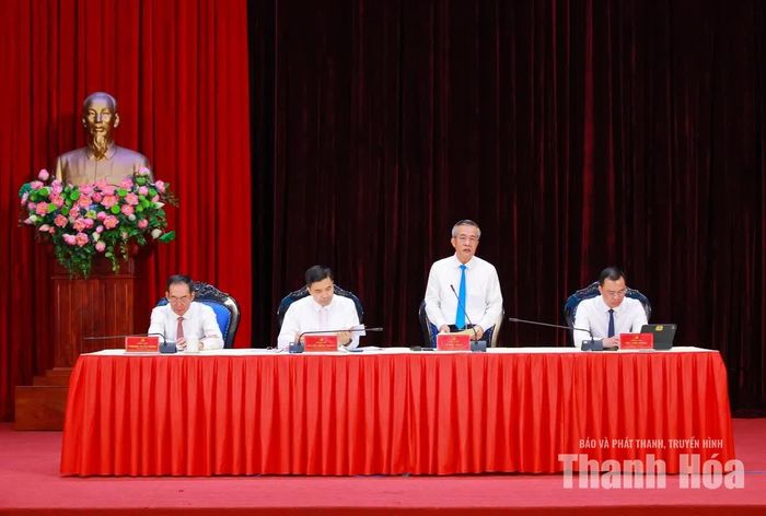 Bí thư Tỉnh ủy Lê Đức Thái và các đồng chí Phó Bí thư Tỉnh ủy chủ trì hội nghị.