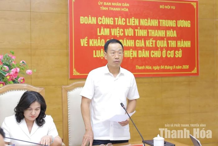 Phó Chủ tịch UBND tỉnh Lê Quang Hùng phát biểu tại buổi làm việc.