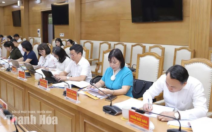 Thành viên đoàn công tác dự buổi làm việc.