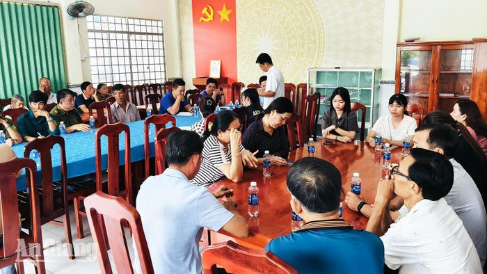 Ấp Thứ Ba, xã An Biên tuyên truyền, lấy ý kiến người dân về đề án thành lập phường An Biên.