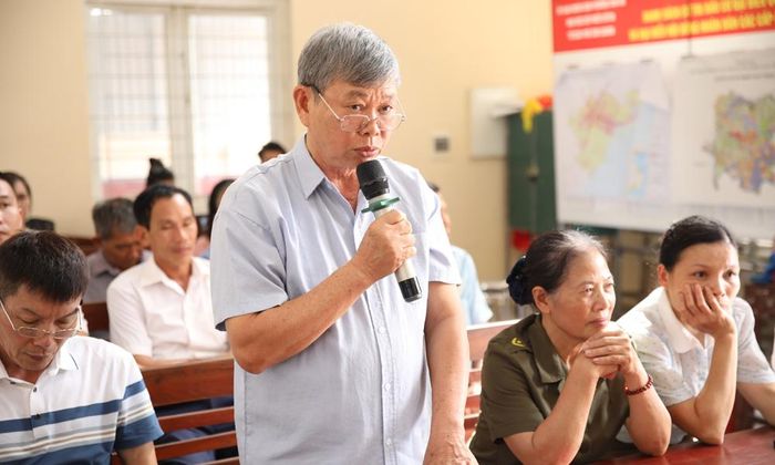  Đảng viên Chi bộ Tổ dân phố Sơn Quang phát biểu ý kiến.  