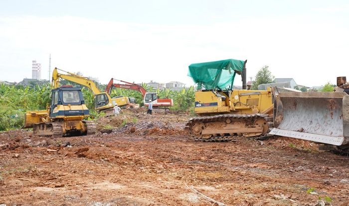 Phường Bắc Giang huy động máy móc cưỡng chế thu hồi đất tại tổ dân phố Hòa Yên.