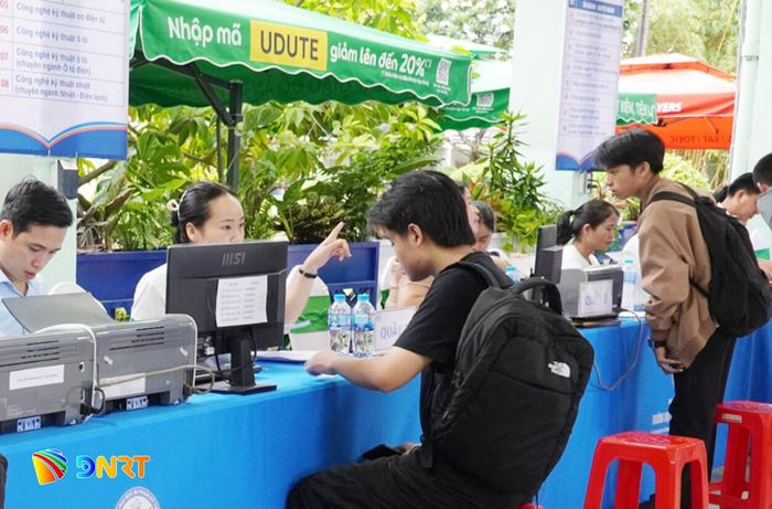 Năm nay, nhiều sinh viên lựa chọn ngành học theo nhu cầu thực tế của xã hội. TRONG ẢNH: Sinh viên Trường Đại học Sư phạm Kỹ thuật (Đại học Đà Nẵng) trong ngày nhập học. Ảnh: NHẬT HẠ