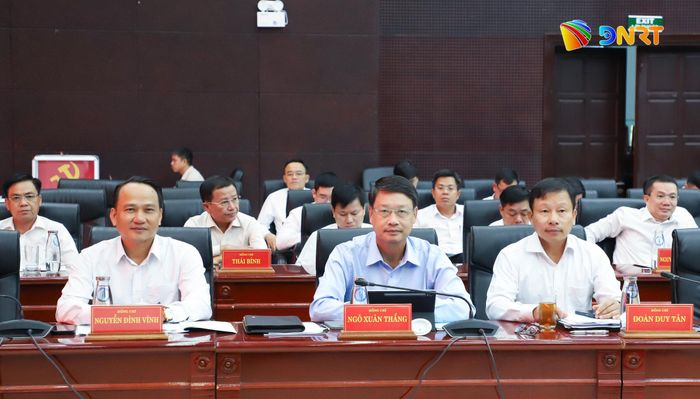Các đồng chí lãnh đạo thành phố dự hội nghị. Ảnh: NGỌC PHÚ