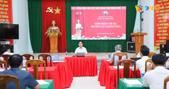 Quang cảnh buổi sinh hoạt chi bộ. Ảnh: NGỌC PHÚ