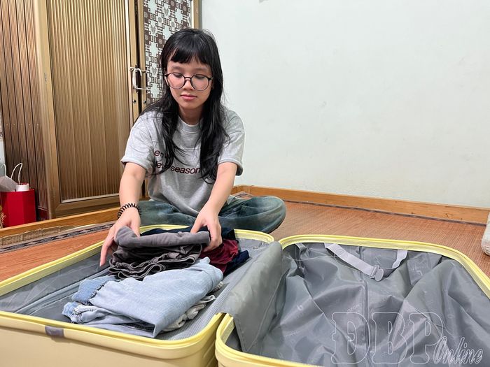 Đặng Quỳnh Trang chuẩn bị hành trang trước ngày lên đường nhập học đại học.