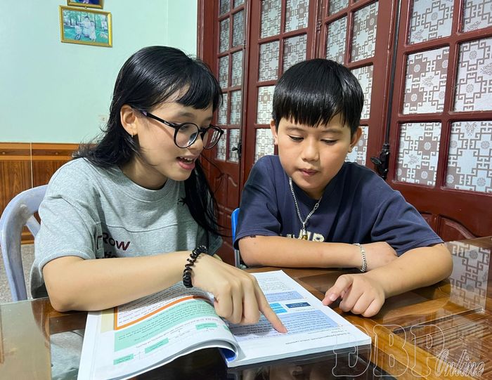 Dịp hè, Trang dành trọn thời gian cho việc dạy thêm để thử sức mình trong vai trò cô giáo.