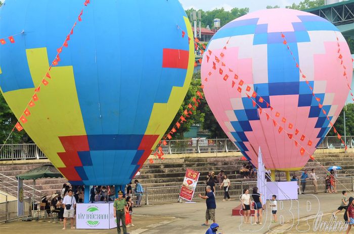 Festival thu hút đông đảo người dân và du khách tham quan, trải nghiệm.