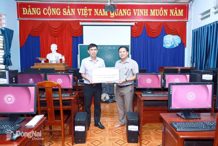 Phòng máy tính của Trường THCS-THPT Đăk Mai hoạt động ổn định sau khi hoàn tất việc lắp đặt.