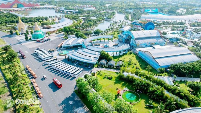 Toàn cảnh Thành phố du lịch Sơn Tiên nhìn từ trên cao với mảng xanh trải dài và các tổ hợp giải trí quy mô kỷ lục.