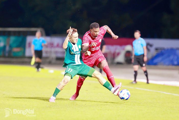 Tiền đạo Lucas Ribamar (số 9) - tác giả bàn mở tỷ số cho Viettel.
