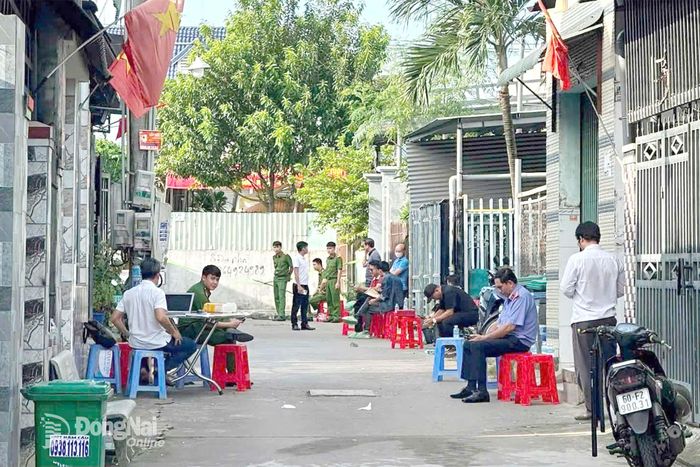 Cơ quan công an đã có mặt tại hiện trường để điều tra vụ việc.