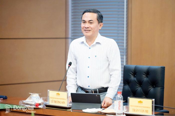 Ủy viên Ban Thường vụ Thành ủy, Phó Chủ tịch UBND thành phố Đồng Nai Lê Trường Sơn phát biểu tại cuộc làm việc.