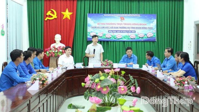 Quang cảnh buổi làm việc.