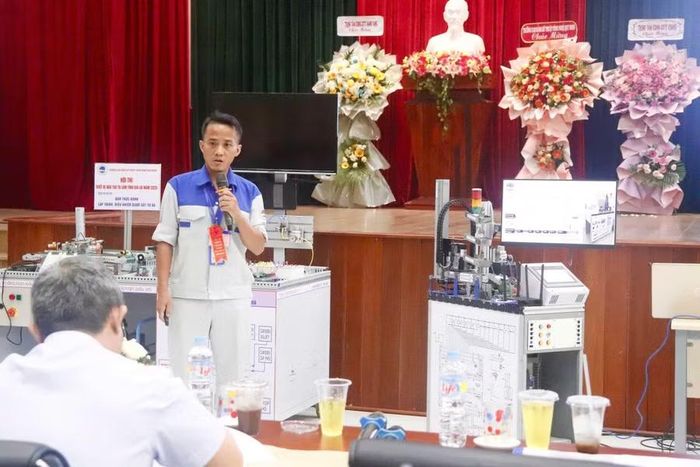  Nhiều sáng kiến tại các cơ sở đào tạo được đưa vào phục vụ giảng dạy, thực hành cho sinh viên. Trong ảnh: Bộ thực hành mạng truyền thông công nghiệp của nhóm tác giả Phan Điền - Mai Văn Quang (Trường Cao đẳng Kỹ thuật Công nghệ Quy Nhơn), giúp sinh viên tiếp cận thực tế, nâng cao hiệu quả thực hành. Ảnh: Hồ Điểm 