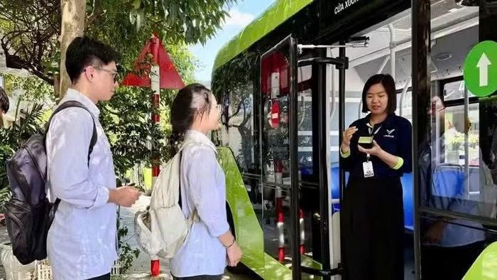  Xe buýt điện miễn phí do VinBus vận hành sẽ chính thức phục vụ học sinh của 3 địa phương tại Quảng Ninh từ ngày 5-9. Ảnh: Quang Thọ/NDO 