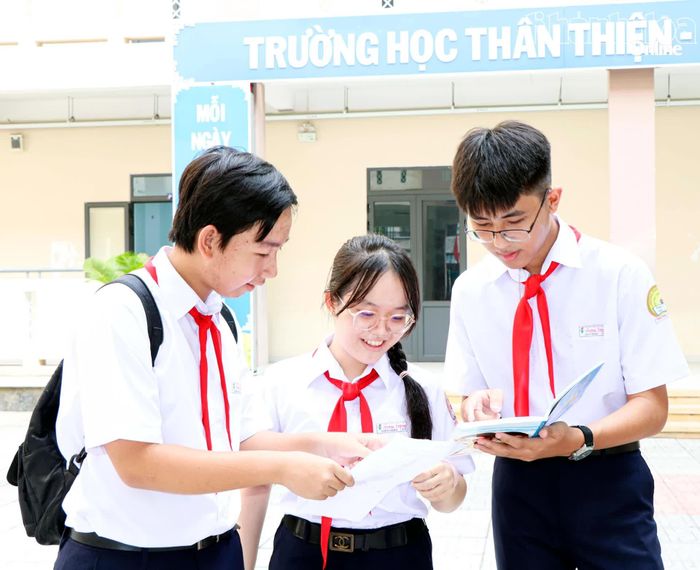 Học sinh Trường THCS Nha Trang.