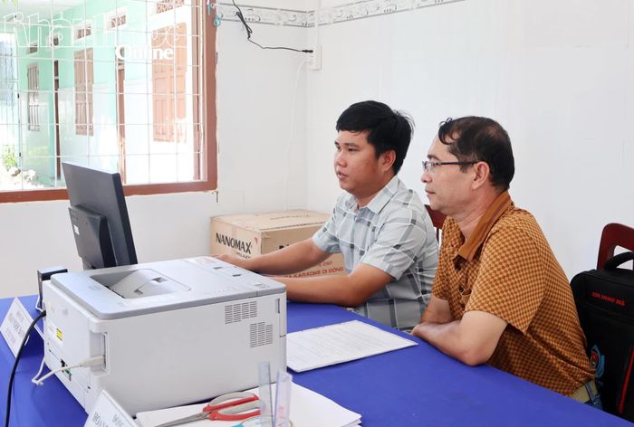 Tổ dân phố Khánh Sơn được trang bị máy tính để hỗ trợ người dân thực hiện dịch vụ công trực tuyến.