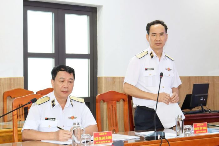 Lãnh đạo Học viện Hải quân thảo luận nội dung ký kết.