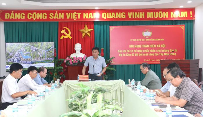 Ông Lê Văn Hoan - Phó Chủ tịch Ủy ban MTTQ Việt Nam tỉnh phát biểu kết luận hội nghị.