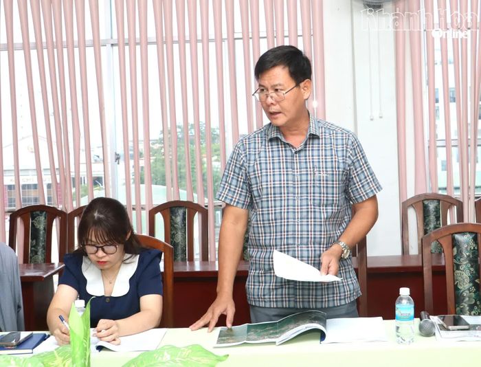 Đại diện lãnh đạo UBND xã Diên Khánh phát biểu ý kiến.