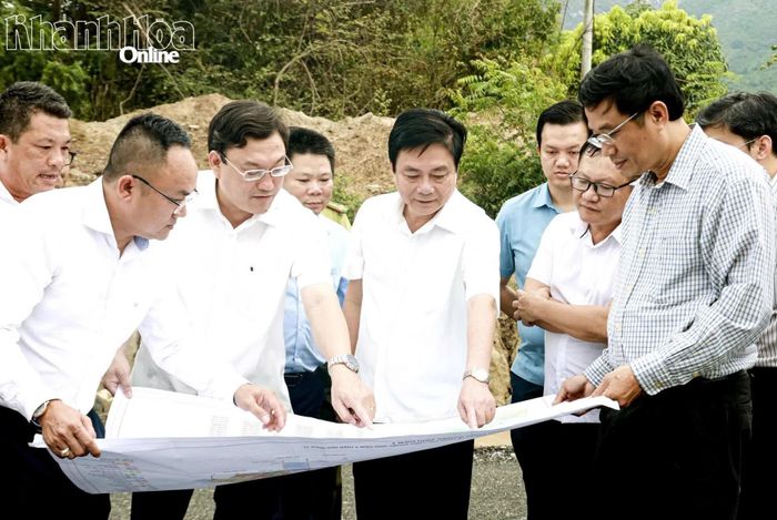 Đoàn công tác kiểm tra thực địa Dự án Đầu tư xây dựng và kinh doanh kết cấu hạ tầng Khu công nghiệp Ninh Diêm 2.