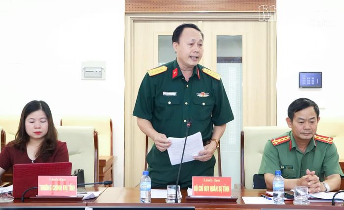 Lãnh đạo Bộ Chỉ huy Quân sự tỉnh phát biểu tại hội nghị.