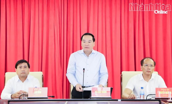 Phó Bí thư Thường trực Tỉnh ủy Hồ Xuân Trường phát biểu kết luận tại hội nghị.