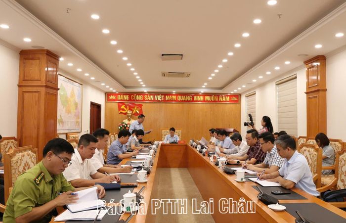 Quang cảnh cuộc họp.