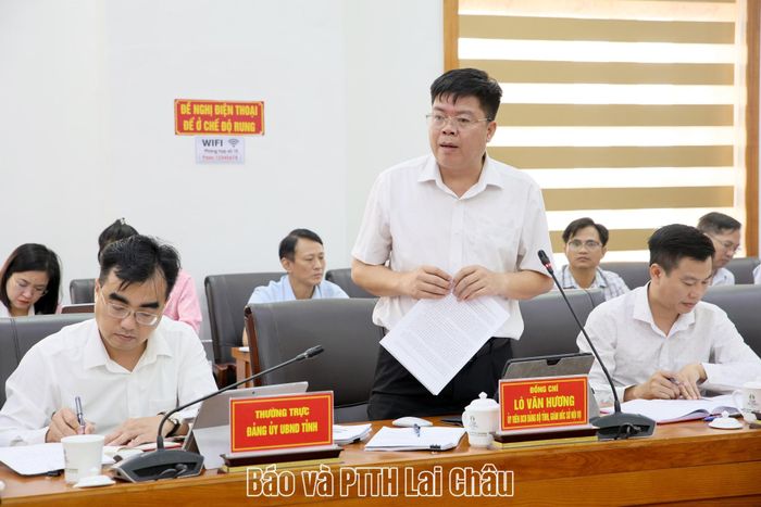 Lãnh đạo Sở Nội vụ phát biểu làm rõ thêm một số nội dung kiểm tra thuộc thẩm quyền. 