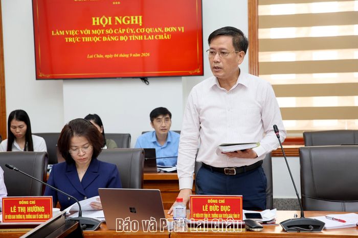 Đồng chí Lê Đức Dục - Ủy viên Ban Thường vụ, Trưởng Ban Tuyên giáo Tỉnh uỷ phát biểu tại hội nghị. 