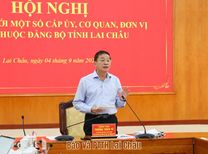 Đồng chí Thượng tướng Trương Thiên Tô - Phó Chủ nhiệm Tổng cục Chính trị Quân đội nhân dân Việt Nam, Phó Trưởng Đoàn Kiểm tra, giám sát phát biểu kết luận hội nghị. 