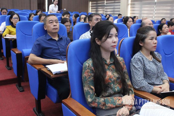 Các đại biểu tập trung theo dõi các nội dung tập huấn
