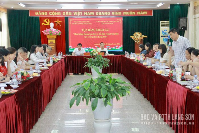 Lãnh đạo Bệnh viện Đa khoa tỉnh phát biểu thảo luận