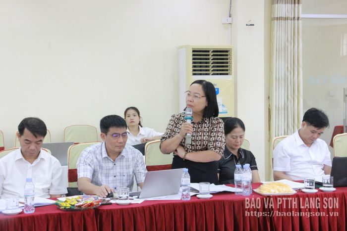 Lãnh đạo Bệnh viện Phổi Lạng Sơn phát biểu thảo luận