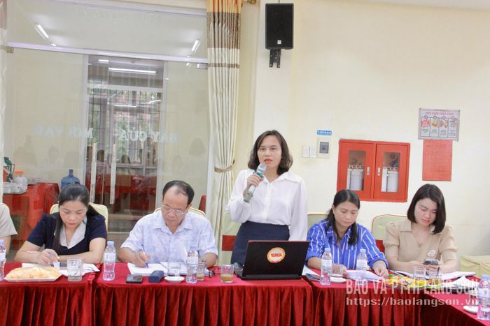 Đại diện Bảo hiểm xã hội tỉnh phát biểu thảo luận