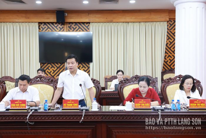 Đồng chí Vũ Thanh Tùng, Ủy viên Ban Thường vụ Tỉnh ủy, Giám đốc Công an tỉnh báo cáo bổ sung tiến độ điều tra, xác minh một số vụ án, vụ việc