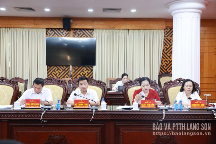Các đại biểu dự cuộc họp