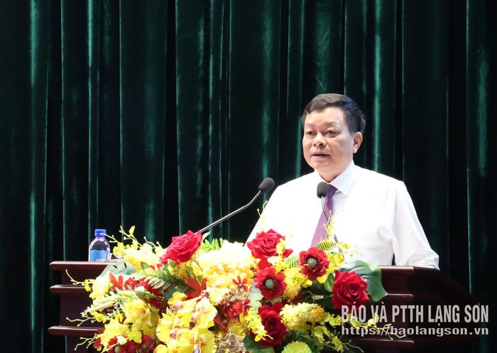 Đồng chí Nguyễn Quốc Khánh, Ủy viên Ban Thường vụ Tỉnh ủy, Trưởng Ban Tuyên giáo Tỉnh ủy phát biểu tại hội nghị