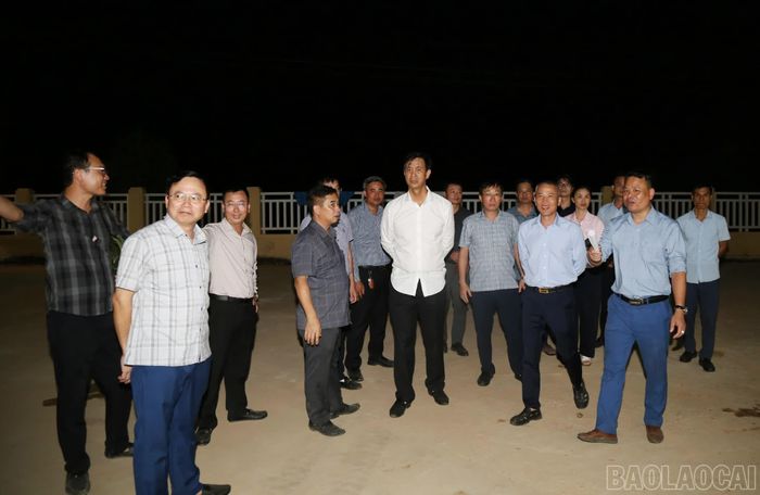 Đoàn công tác kiểm tra cơ sở vật chất phục vụ dạy và học tại Trường Phổ thông nội trú Tiểu học và THCS A Mú Sung.