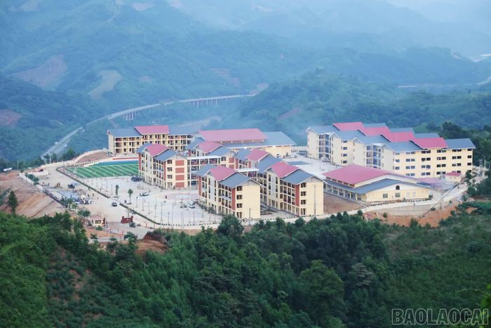 Trường Phổ thông nội trú Tiểu học và THCS A Mú Sung sẵn sàng các điều kiện tổ chức lễ khai giảng năm học 2026 - 2027.