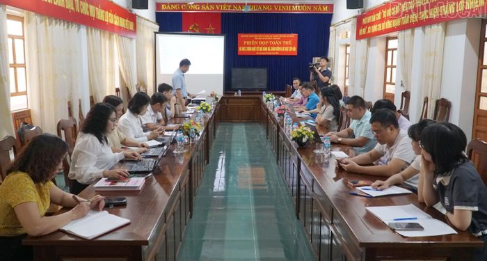 Tổ giúp việc báo cáo kết quả tổng hợp, rà soát quá trình chấm thi.