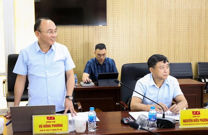 Phó Bí thư Thường trực Đảng ủy xã Bát Xát Vũ Hồng Phương phát biểu tại buổi làm việc.