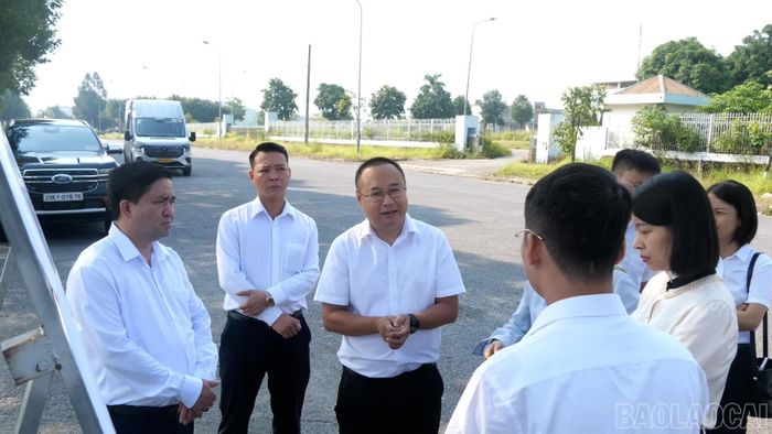 Đoàn đại biểu huyện Hà Khẩu, tỉnh Vân Nam (Trung Quốc) khảo sát tại Cửa khẩu Quốc tế đường bộ số II Kim Thành.