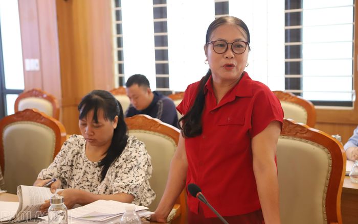 Đại diện các hộ gia đình nêu ý kiến, kiến nghị.