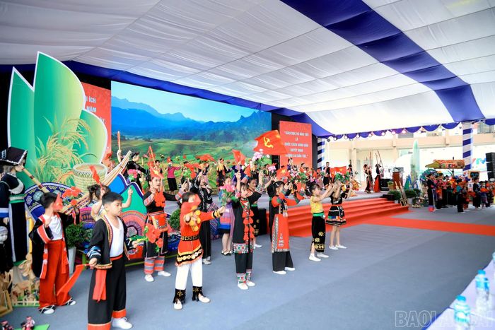 Tiết mục văn nghệ.